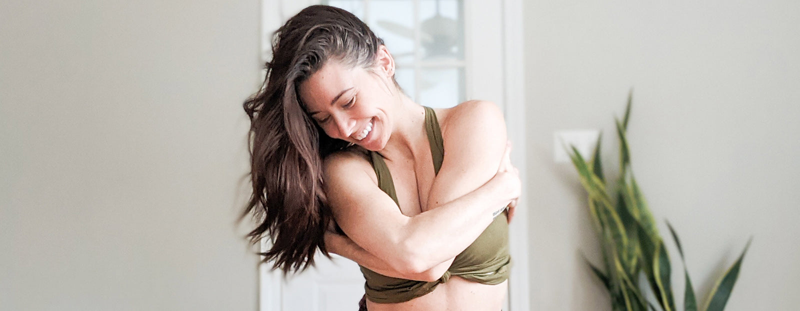 INTERNATIONAL YOGA TEACHER ALEXZANDRA PETERS ENCOURAGES STUDENTS TO “BRING THEIR SHIT TO THE MAT AND LET GO”